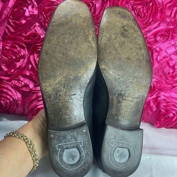 (C) SALVATORE FERRAGAMO Vintage Gancini logo leather dress loafers Size: 7.5 main image 10